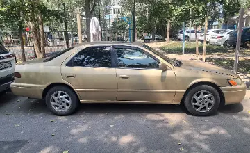 Toyota Camry 1998 года за 1 750 000 тг. в Алматы фото 2