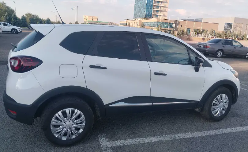 Renault Captur 2019 года за 5 700 000 тг. в Талдыкорган фото 2