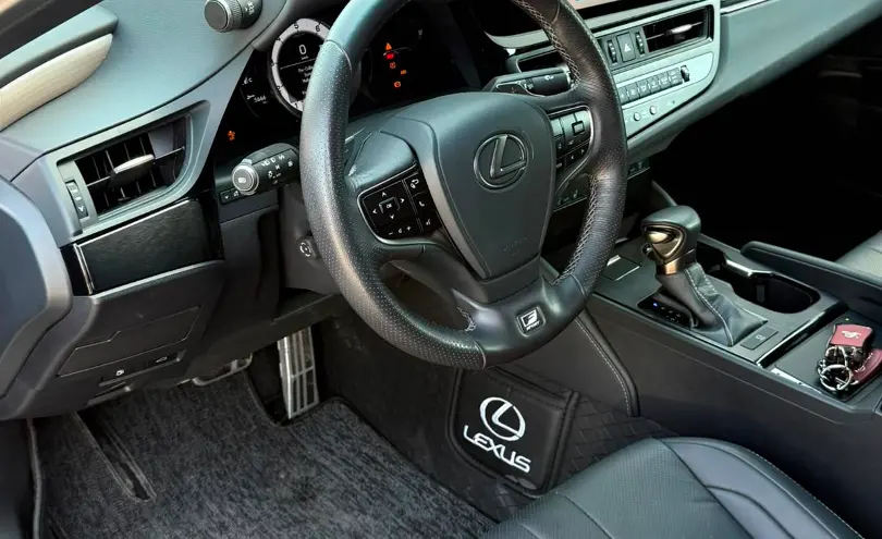 Lexus ES 2023 года за 13 500 000 тг. в Атырауская область
