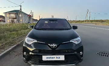 Toyota RAV4 2018 года за 10 000 000 тг. в Астана фото 2