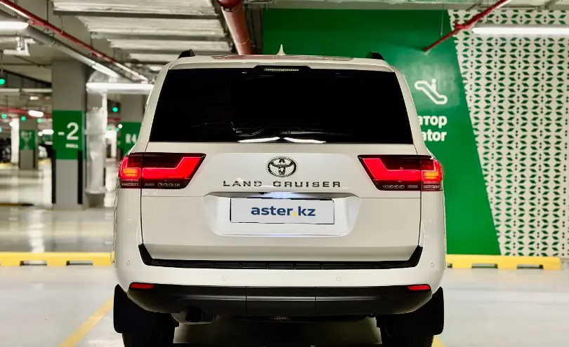 Toyota Land Cruiser 2024 года за 54 800 000 тг. в Астана