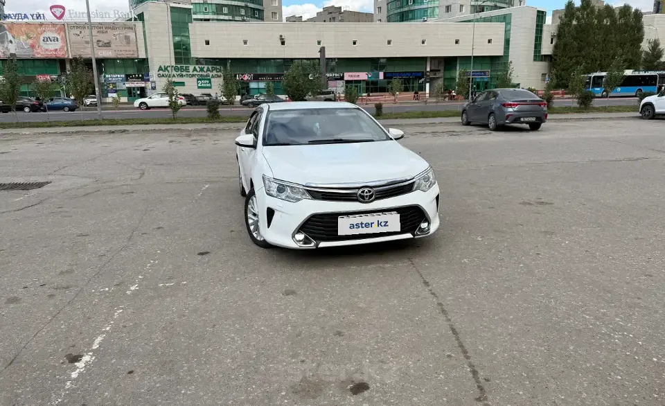 Toyota Camry 2015 года за 10 900 000 тг. в Актобе фото 2