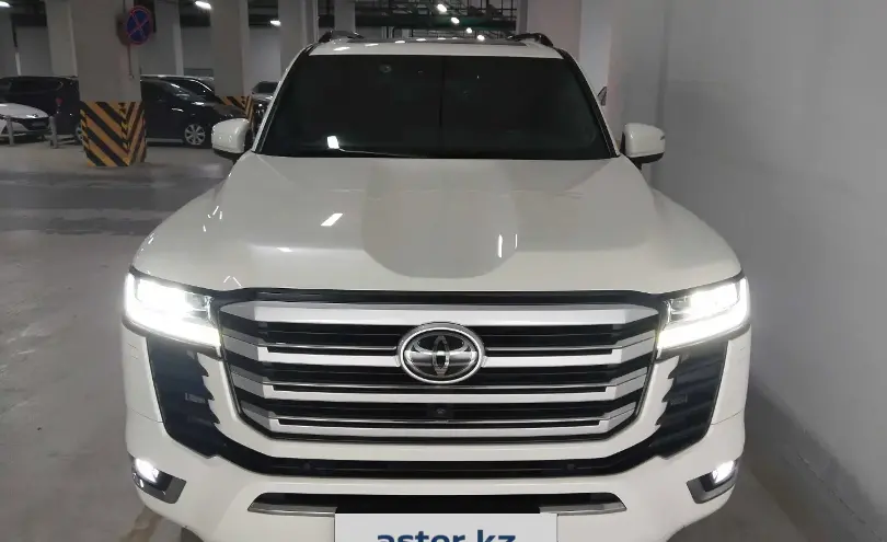 Toyota Land Cruiser 2023 года за 53 500 000 тг. в Алматы