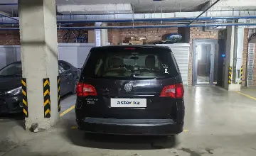 Volkswagen Routan 2010 года за 6 500 000 тг. в Астана фото 4