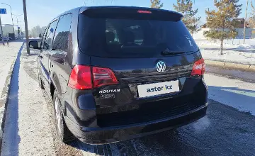 Volkswagen Routan 2010 года за 6 500 000 тг. в Астана