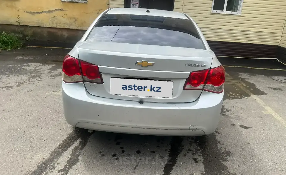 Chevrolet Cruze 2010 года за 2 850 000 тг. в Усть-Каменогорск фото 4