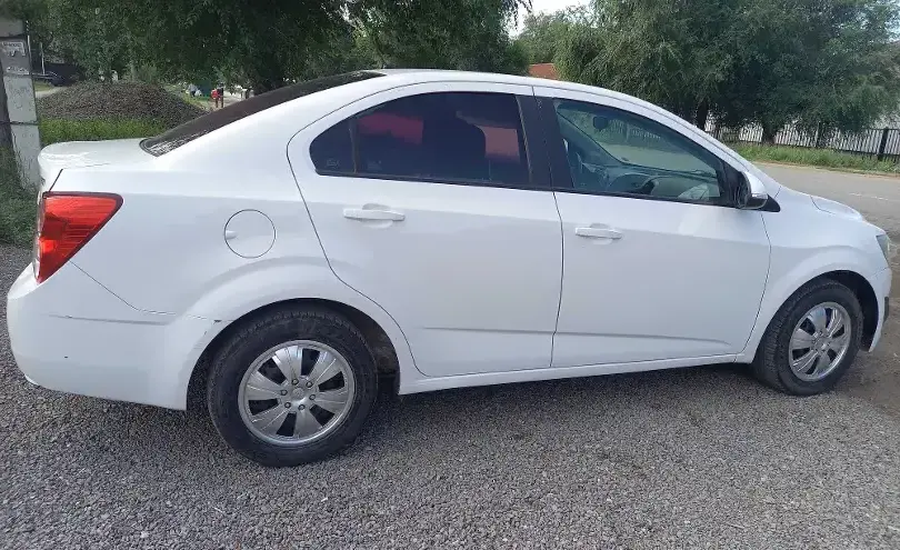 Chevrolet Aveo 2014 года за 2 200 000 тг. в Актюбинская область фото 2