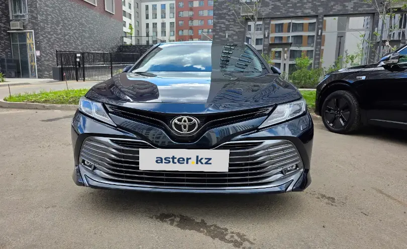 Toyota Camry 2018 года за 11 750 000 тг. в Астана