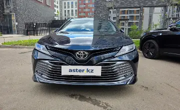 Toyota Camry 2018 года за 12 450 000 тг. в Астана