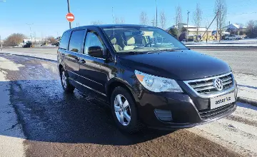 Volkswagen Routan 2010 года за 6 500 000 тг. в Астана фото 2