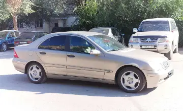 Mercedes-Benz C-Класс 2002 года за 2 000 000 тг. в Актобе фото 3
