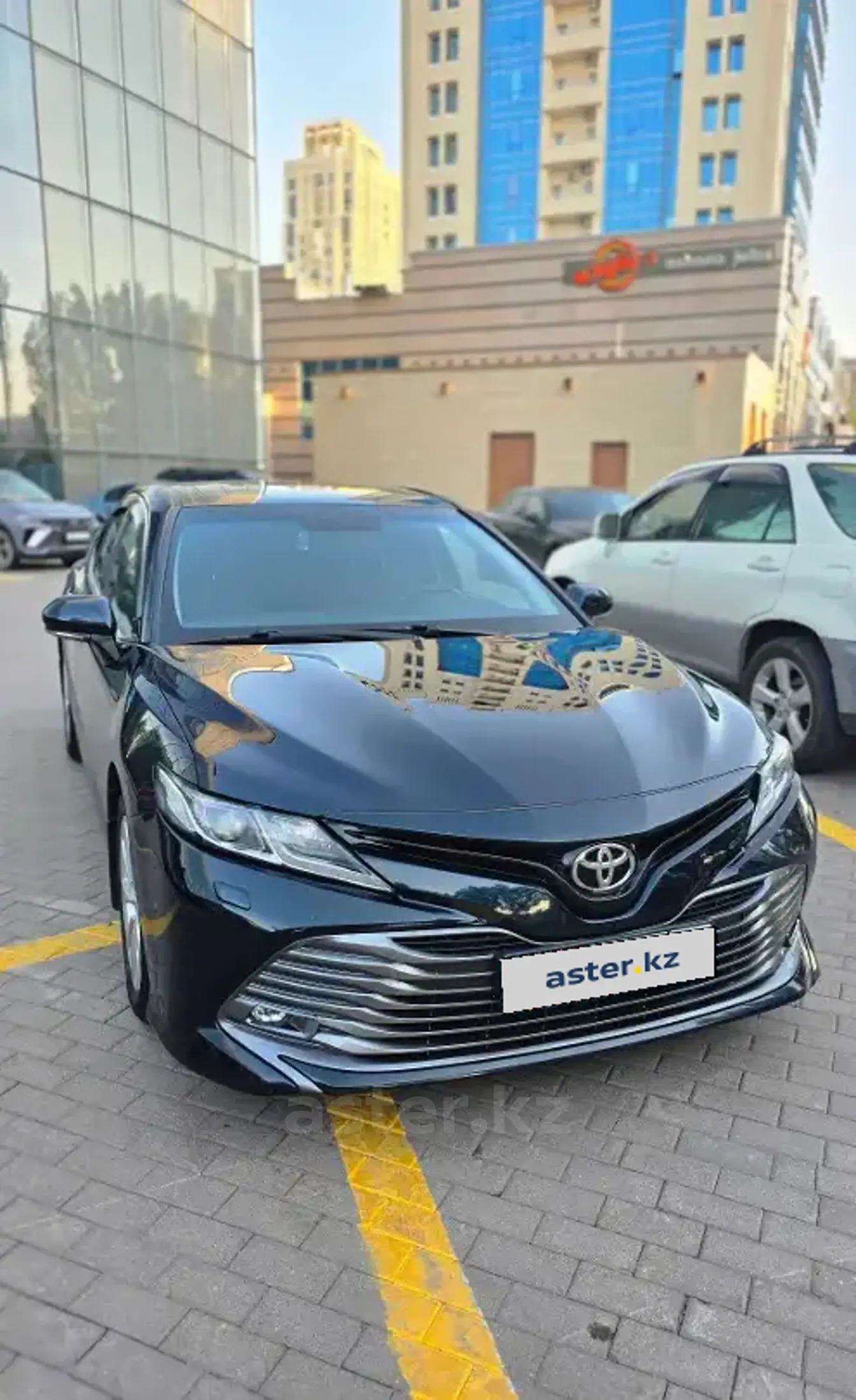 Toyota Camry 2018 года за 12 300 000 тг. в Астана