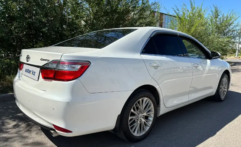 Toyota Camry 2016 года за 9 800 000 тг. в Алматы фото 2