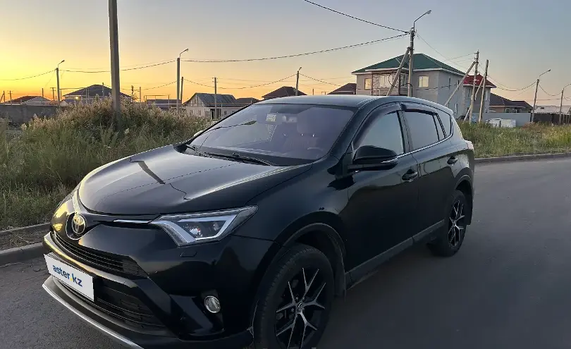 Toyota RAV4 2018 года за 10 000 000 тг. в Астана