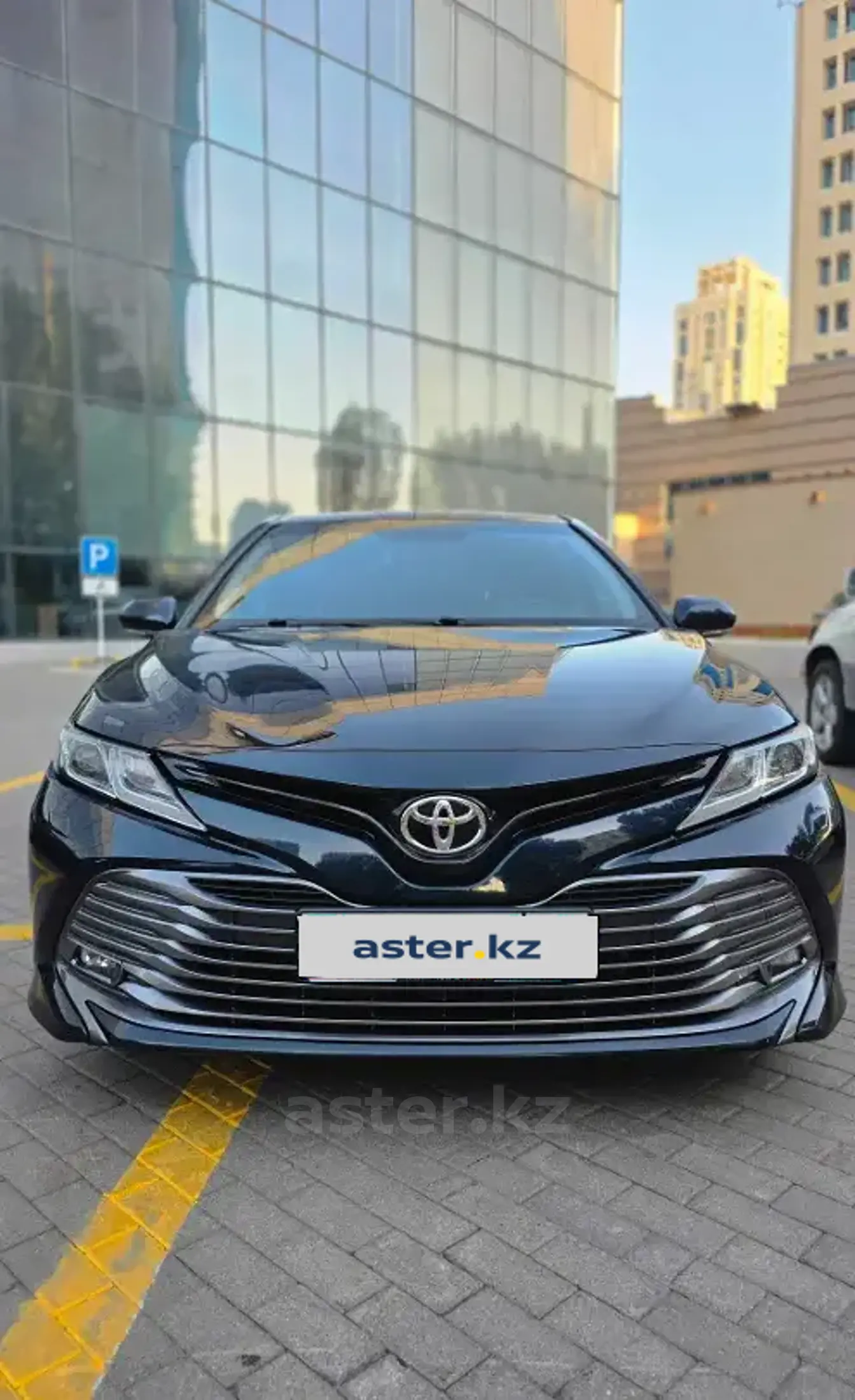 Toyota Camry 2018 года за 12 300 000 тг. в Астана фото 4
