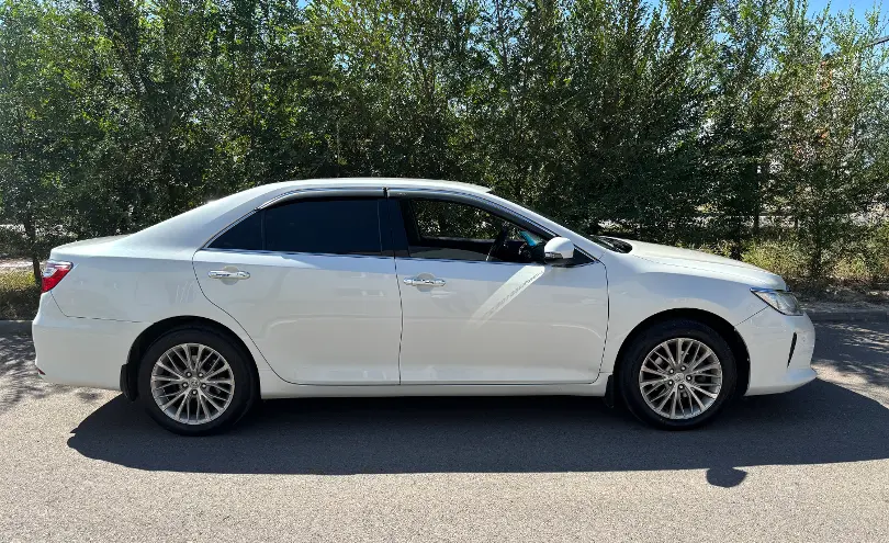 Toyota Camry 2016 года за 9 800 000 тг. в Алматы фото 3