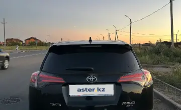 Toyota RAV4 2018 года за 10 000 000 тг. в Астана