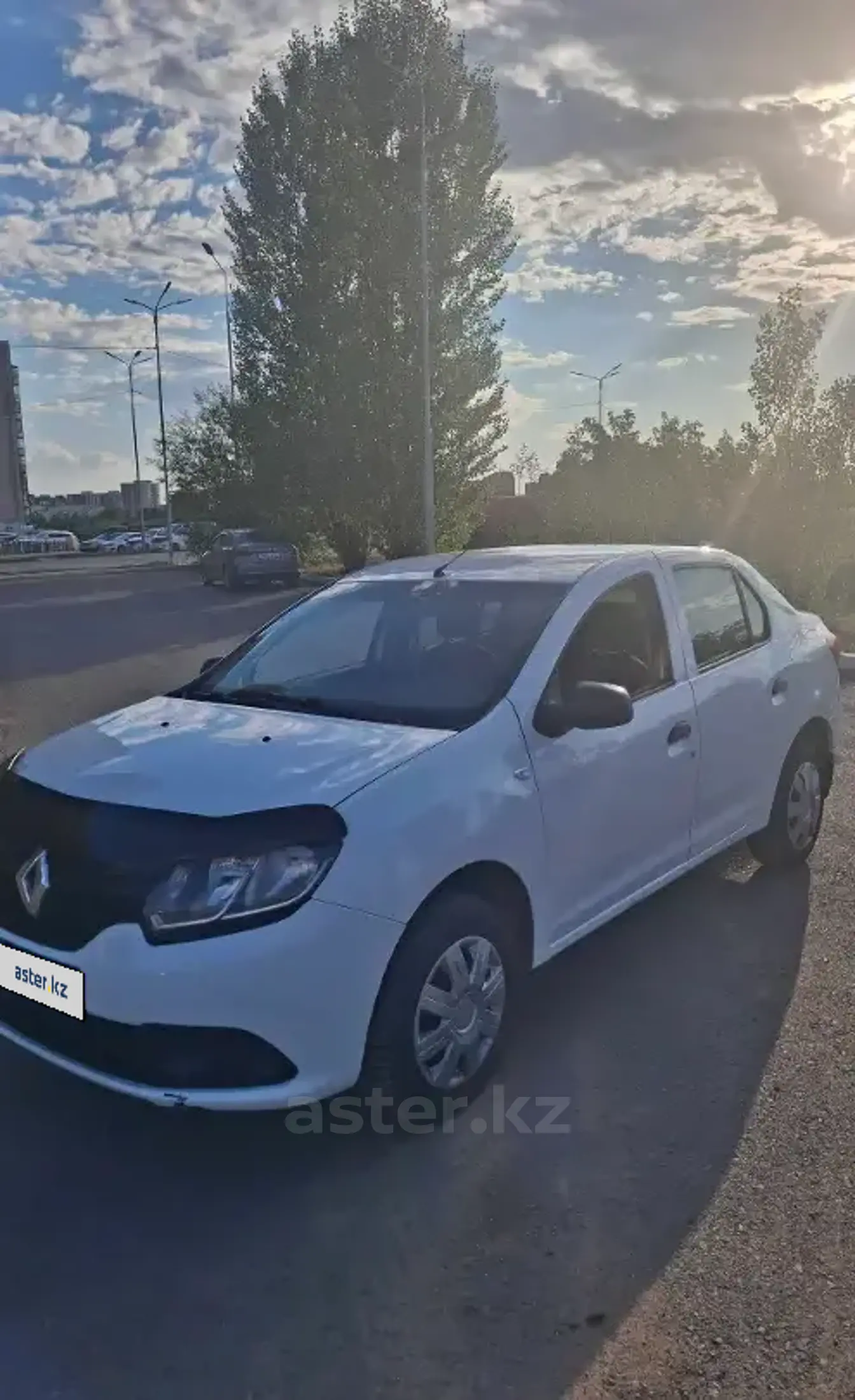 Renault Logan 2015 года за 1 980 000 тг. в Астана фото 2