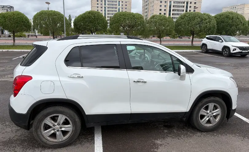 Chevrolet Tracker 2015 года за 4 400 000 тг. в Астана фото 3