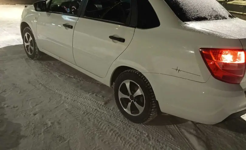 LADA (ВАЗ) Granta 2021 года за 3 750 000 тг. в Усть-Каменогорск фото 3