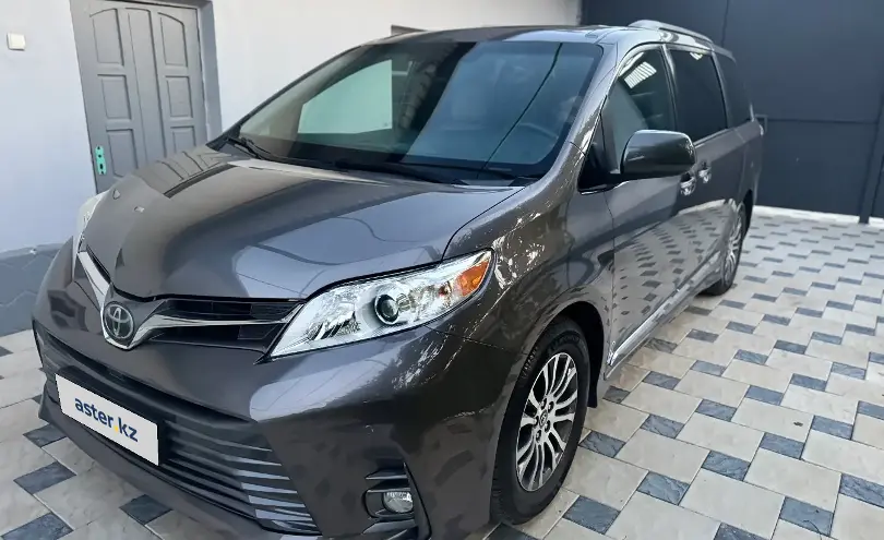 Toyota Sienna 2017 года за 15 500 000 тг. в Туркестанская область