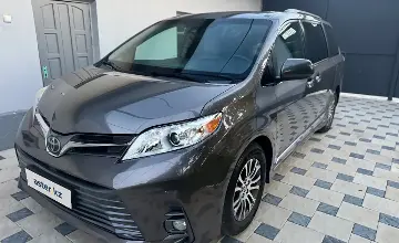 Toyota Sienna 2017 года за 15 500 000 тг. в Туркестанская область фото 1