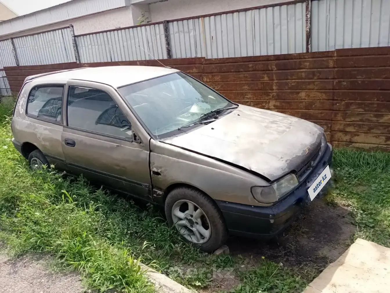 Nissan Sunny, 1992