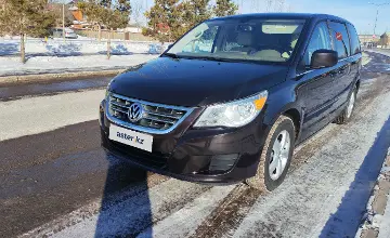 Volkswagen Routan 2010 года за 6 500 000 тг. в Астана фото 1