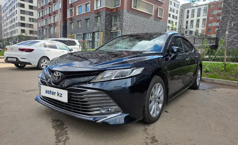 Toyota Camry 2018 года за 11 750 000 тг. в Астана фото 2