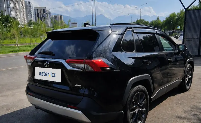 Toyota RAV4 2020 года за 18 000 000 тг. в Алматы фото 2
