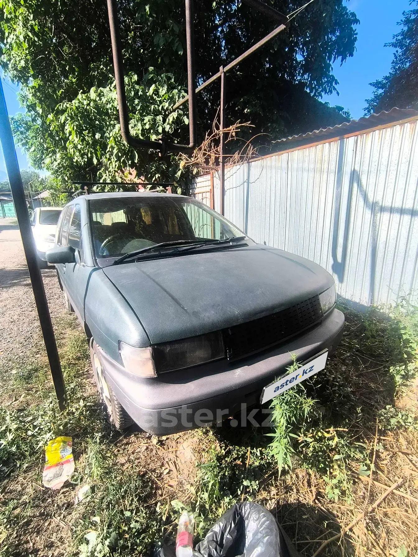 Nissan Prairie Joy, 1998