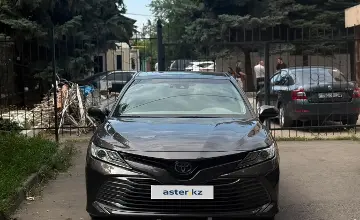 Toyota Camry 2020 года за 13 000 000 тг. в Алматы
