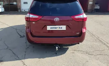Toyota Sienna 2018 года за 15 500 000 тг. в Алматы фото 4