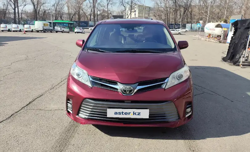 Toyota Sienna 2018 года за 15 500 000 тг. в Алматы