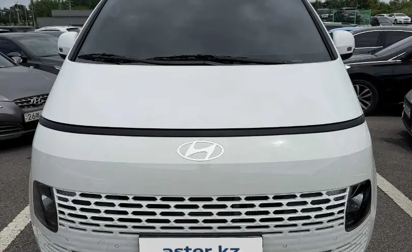 Hyundai Staria 2025 года за 19 500 000 тг. в Алматы