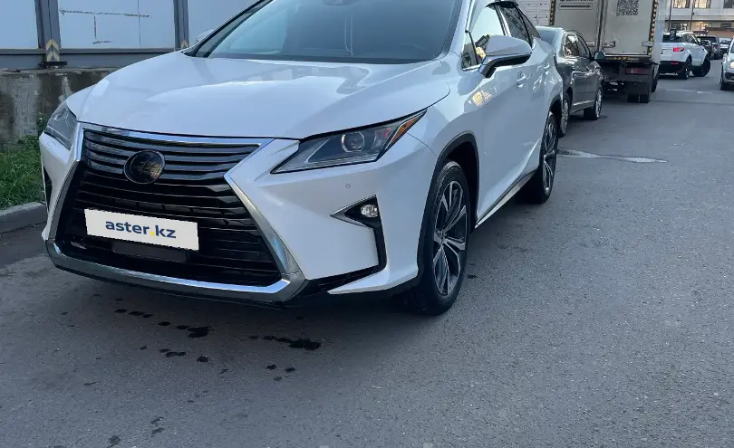 Lexus RX 2018 года за 14 000 000 тг. в Астана