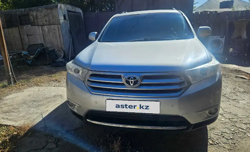 Toyota Highlander 2012 года за 13 700 000 тг. в Семей