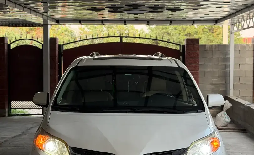 Toyota Sienna 2016 года за 14 500 000 тг. в Алматы фото 2