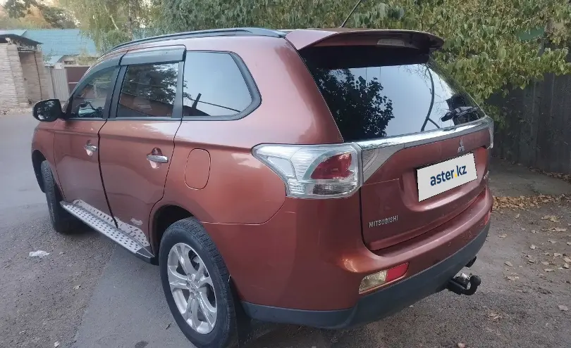 Mitsubishi Outlander 2012 года за 7 000 000 тг. в Алматы фото 3