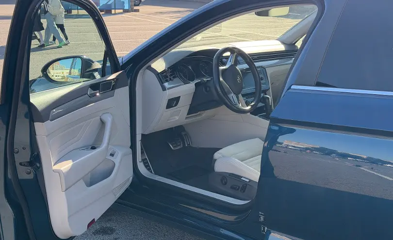 Volkswagen Passat 2020 года за 13 500 000 тг. в Алматы фото 4