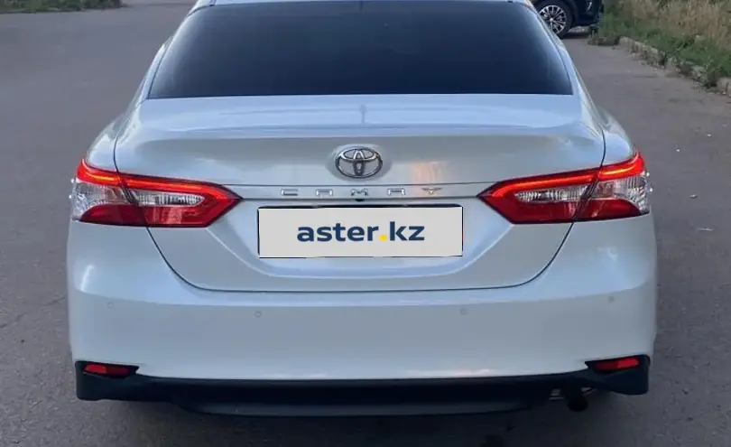 Toyota Camry 2021 года за 13 300 000 тг. в Астана