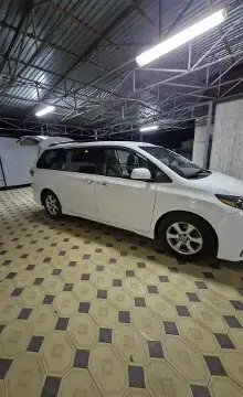 Toyota Sienna 2017 года за 14 500 000 тг. в Карагандинская область