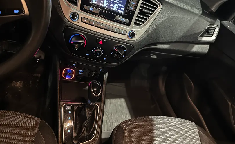 Hyundai Solaris 2019 года за 6 000 000 тг. в Актау фото 5