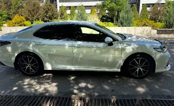 Toyota Camry 2023 года за 16 800 000 тг. в Алматы
