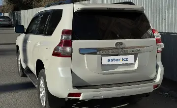 Toyota Land Cruiser Prado 2017 года за 25 000 000 тг. в Семей