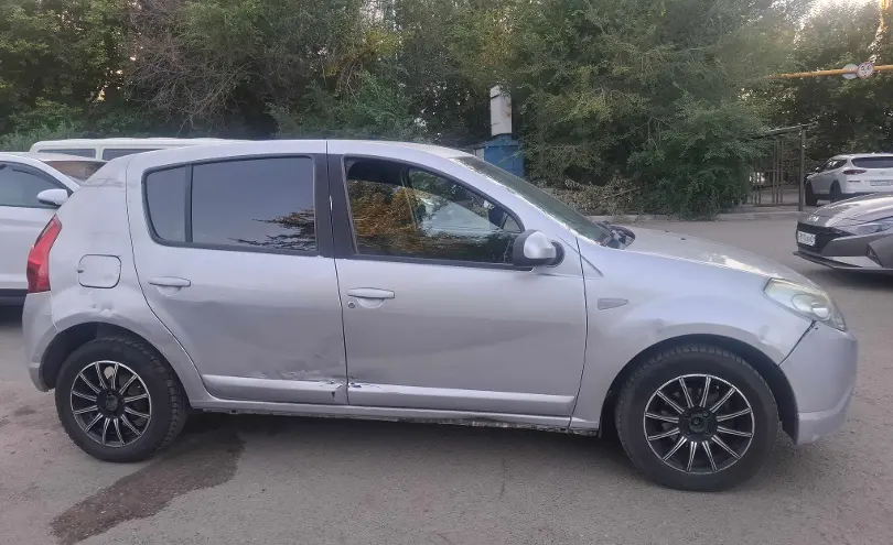 Renault Sandero 2013 года за 1 600 000 тг. в Астана фото 4