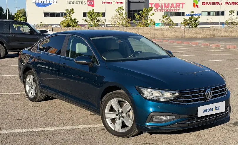 Volkswagen Passat 2020 года за 13 500 000 тг. в Алматы