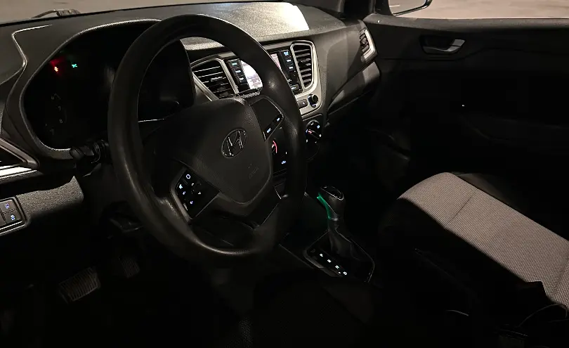 Hyundai Solaris 2019 года за 6 000 000 тг. в Актау фото 4