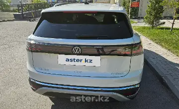 Volkswagen ID.6 2023 года за 12 000 000 тг. в Астана фото 3