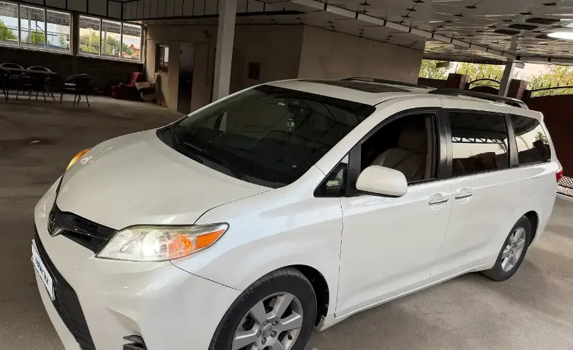 Toyota Sienna 2016 года за 13 500 000 тг. в Алматы